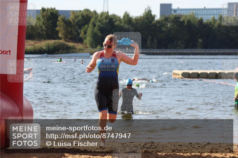 07.09.2025 - 19. Norderstedt Triathlon Luisa Fischer http://msf.ph/oto/8747947 07.09.2025 10:50:28 Schwimmen 1160, 1167, 1189 meine-sportfotos.de
