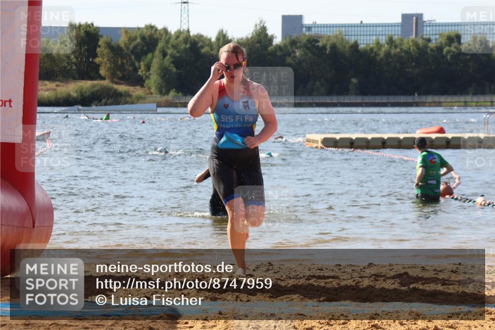 07.09.2025 - 19. Norderstedt Triathlon Luisa Fischer http://msf.ph/oto/8747959 07.09.2025 10:50:28 Schwimmen 1160, 1167, 1189 meine-sportfotos.de