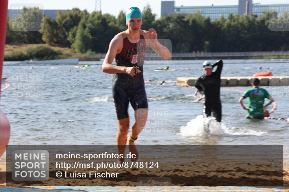 07.09.2025 - 19. Norderstedt Triathlon Luisa Fischer http://msf.ph/oto/8748124 07.09.2025 10:51:01 Schwimmen 749, 1172, 1173, 1202 meine-sportfotos.de