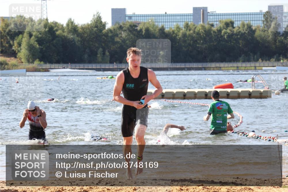 07.09.2025 - 19. Norderstedt Triathlon Luisa Fischer http://msf.ph/oto/8748169 07.09.2025 10:51:19 Schwimmen 1166, 1174 meine-sportfotos.de