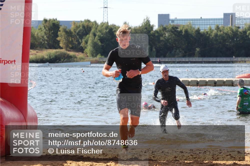 07.09.2025 - 19. Norderstedt Triathlon Luisa Fischer http://msf.ph/oto/8748636 07.09.2025 10:53:03 Schwimmen 200, 1156, 1203 meine-sportfotos.de