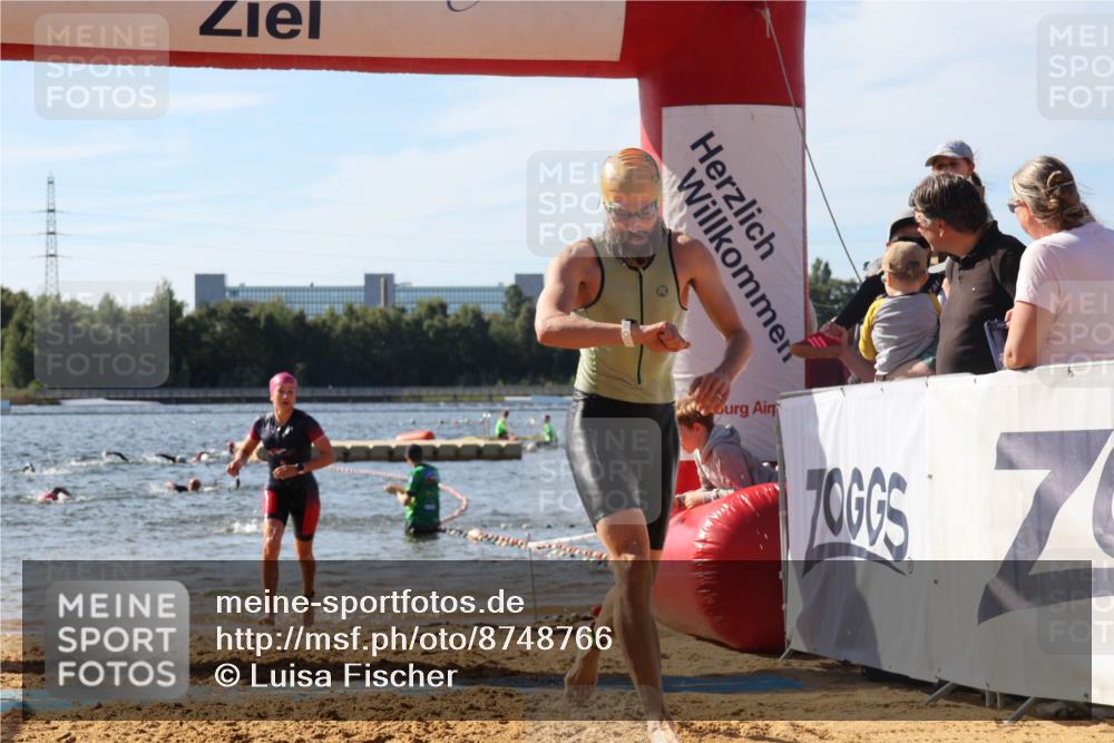 07.09.2025 - 19. Norderstedt Triathlon Luisa Fischer http://msf.ph/oto/8748766 07.09.2025 10:53:30 Schwimmen 196, 1175, 1177, 1193 meine-sportfotos.de