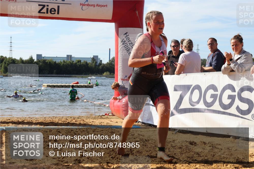 07.09.2025 - 19. Norderstedt Triathlon Luisa Fischer http://msf.ph/oto/8748965 07.09.2025 10:54:36 Schwimmen 734, 1197, 1200 meine-sportfotos.de