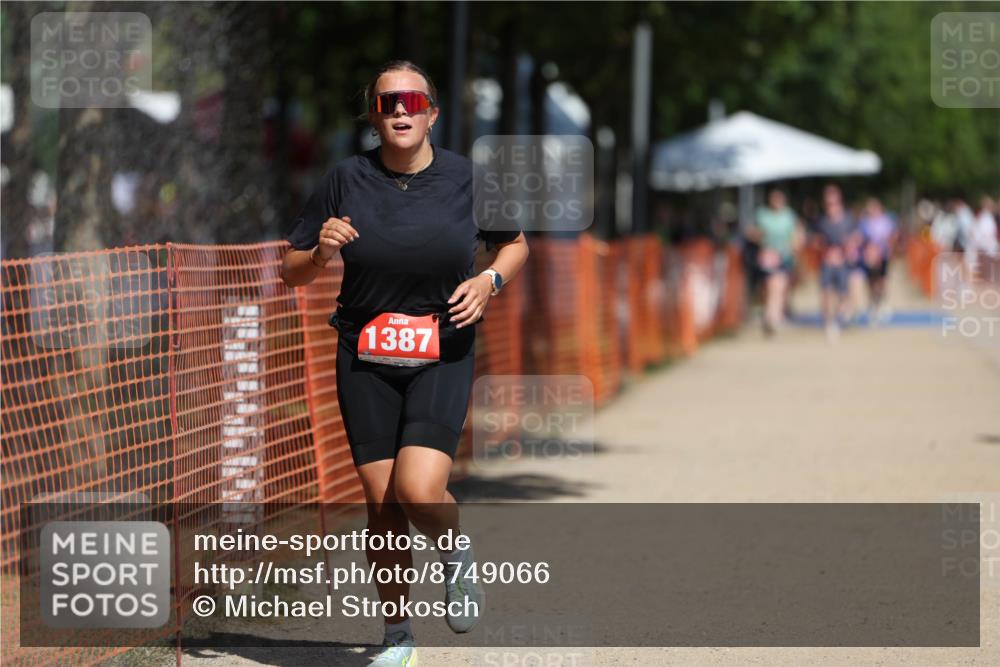 07.09.2025 - 19. Norderstedt Triathlon Michael Strokosch http://msf.ph/oto/8749066 07.09.2025 12:40:55 Laufen 802, 1387 meine-sportfotos.de