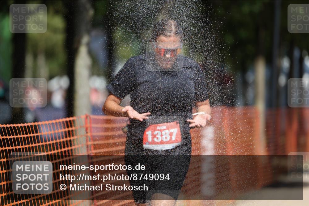07.09.2025 - 19. Norderstedt Triathlon Michael Strokosch http://msf.ph/oto/8749094 07.09.2025 12:40:57 Laufen 802, 1387 meine-sportfotos.de