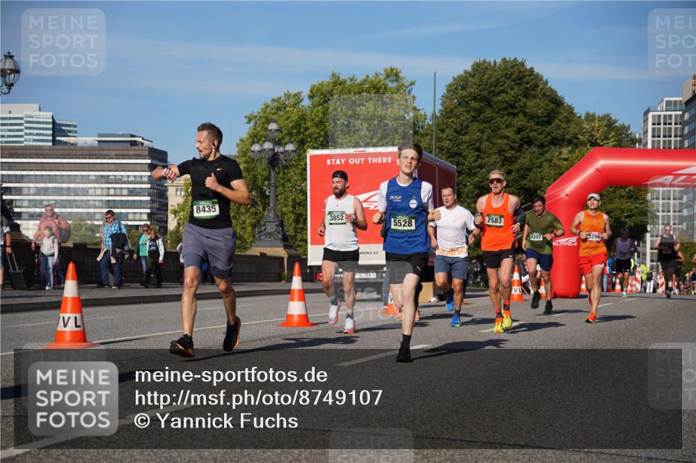 07.09.2025 - BARMER Alsterlauf Yannick Fuchs http://msf.ph/oto/8749107 07.09.2025 09:33:47 Laufen 8435, 3852, 1, 5528, 2583, 4307, 3296 meine-sportfotos.de