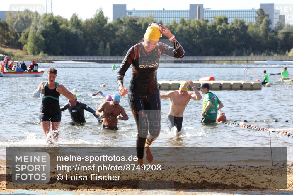 07.09.2025 - 19. Norderstedt Triathlon Luisa Fischer http://msf.ph/oto/8749208 07.09.2025 10:56:10 Schwimmen 229, 1301, 1308, 1314 meine-sportfotos.de