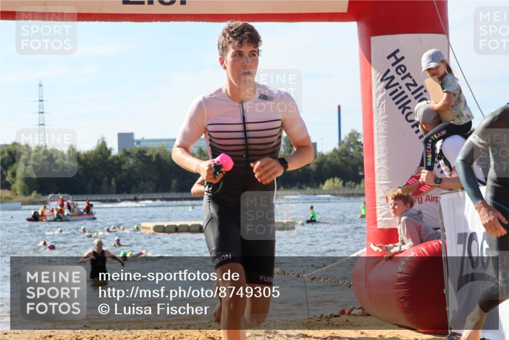 07.09.2025 - 19. Norderstedt Triathlon Luisa Fischer http://msf.ph/oto/8749305 07.09.2025 10:56:27 Schwimmen 203, 760, 1194, 1195, 1206, 1308 meine-sportfotos.de