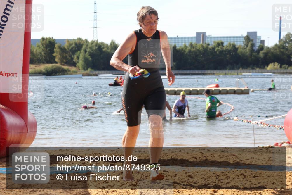 07.09.2025 - 19. Norderstedt Triathlon Luisa Fischer http://msf.ph/oto/8749325 07.09.2025 10:56:38 Schwimmen 203, 1194, 1195, 1229 meine-sportfotos.de