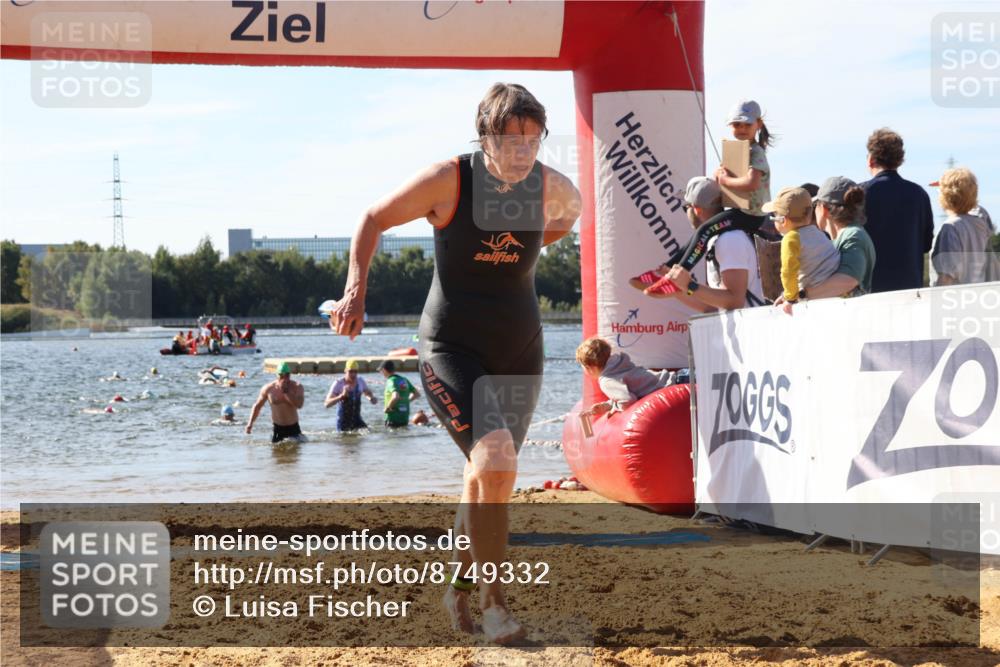 07.09.2025 - 19. Norderstedt Triathlon Luisa Fischer http://msf.ph/oto/8749332 07.09.2025 10:56:39 Schwimmen 1195, 1229 meine-sportfotos.de