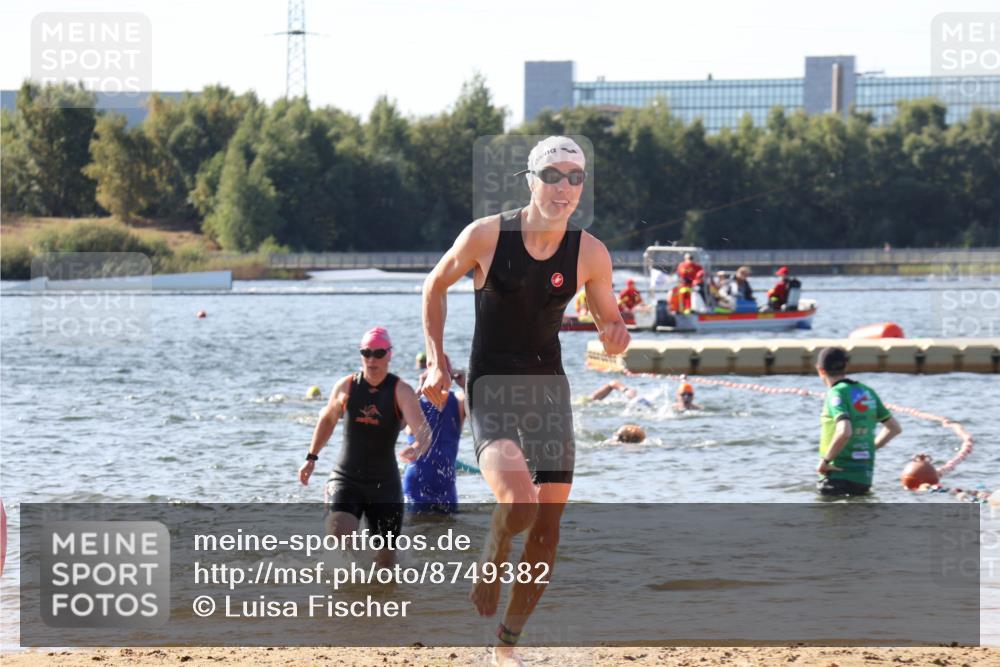 07.09.2025 - 19. Norderstedt Triathlon Luisa Fischer http://msf.ph/oto/8749382 07.09.2025 10:56:59 Schwimmen 296, 1152, 1279, 1394, 1395 meine-sportfotos.de