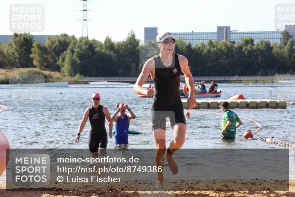 07.09.2025 - 19. Norderstedt Triathlon Luisa Fischer http://msf.ph/oto/8749386 07.09.2025 10:56:59 Schwimmen 296, 1152, 1279, 1394, 1395 meine-sportfotos.de