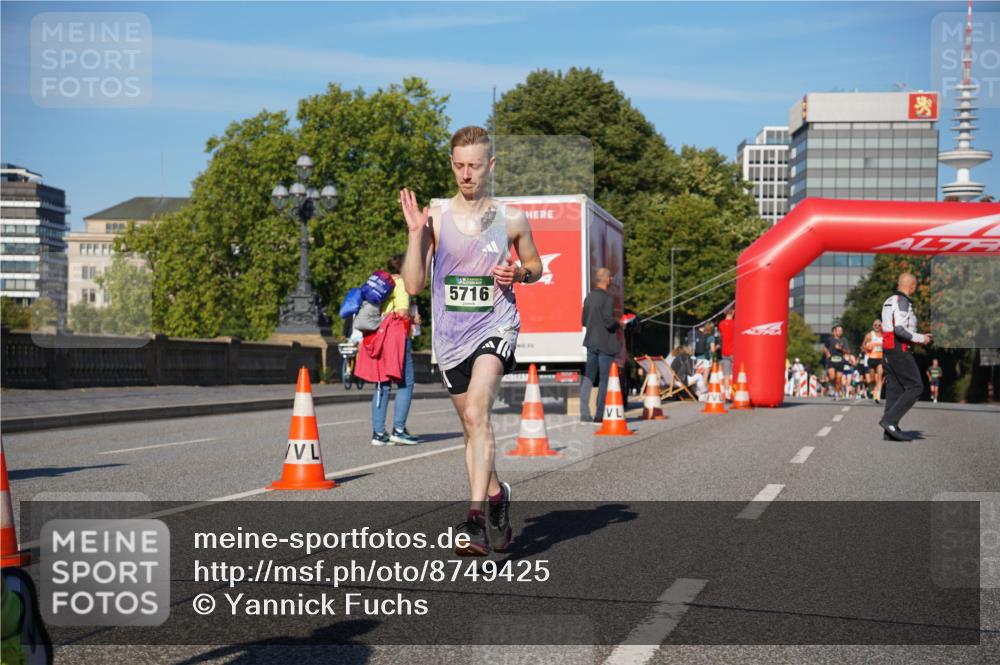 07.09.2025 - BARMER Alsterlauf Yannick Fuchs http://msf.ph/oto/8749425 07.09.2025 09:34:09 Laufen 5716 meine-sportfotos.de