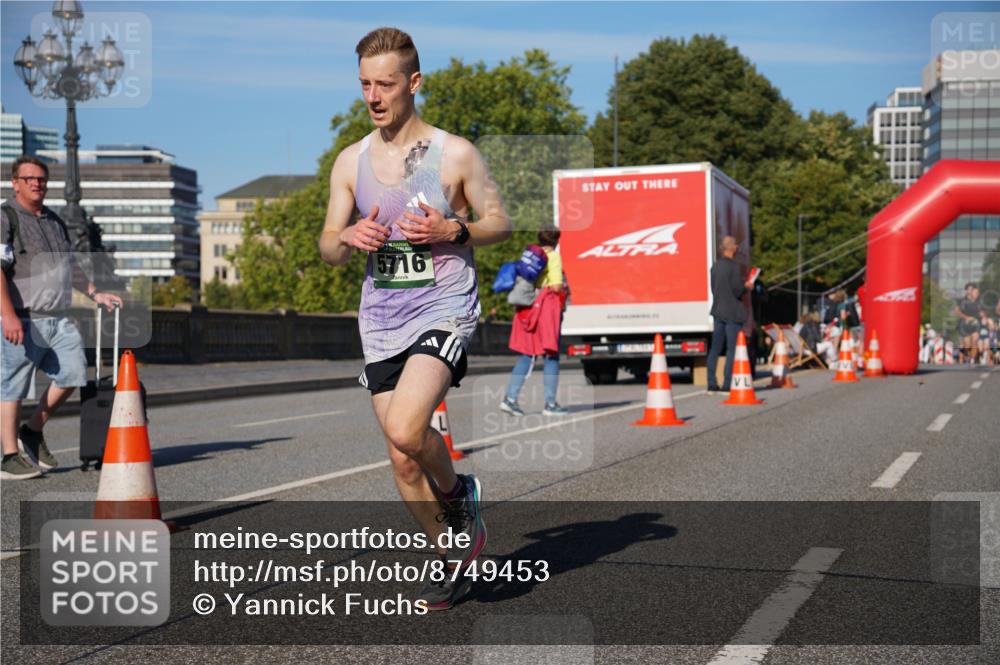 07.09.2025 - BARMER Alsterlauf Yannick Fuchs http://msf.ph/oto/8749453 07.09.2025 09:34:10 Laufen 5716 meine-sportfotos.de