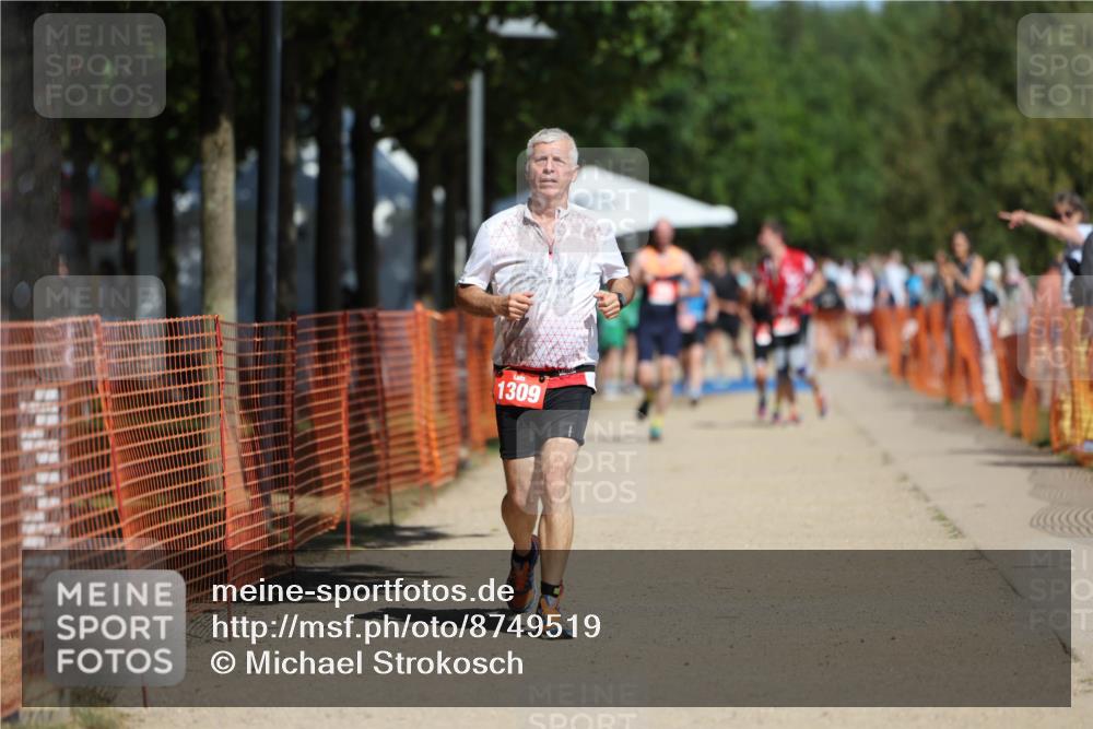 07.09.2025 - 19. Norderstedt Triathlon Michael Strokosch http://msf.ph/oto/8749519 07.09.2025 12:41:45 Laufen 823, 1309 meine-sportfotos.de