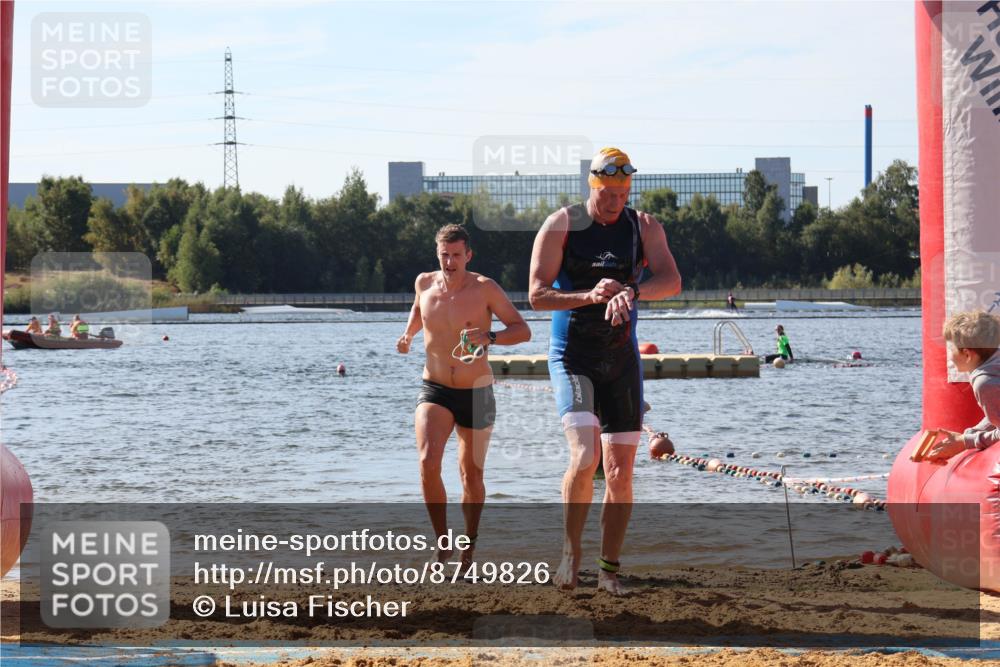 07.09.2025 - 19. Norderstedt Triathlon Luisa Fischer http://msf.ph/oto/8749826 07.09.2025 10:58:27 Schwimmen 704, 1274 meine-sportfotos.de
