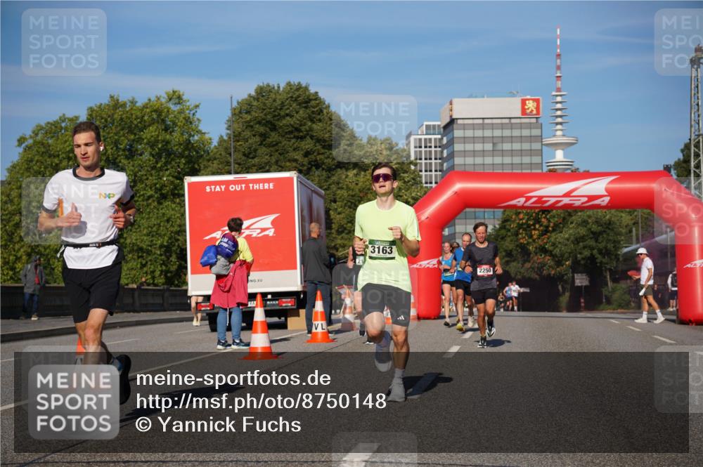 07.09.2025 - BARMER Alsterlauf Yannick Fuchs http://msf.ph/oto/8750148 07.09.2025 09:34:40 Laufen 3163, 2250, 2 meine-sportfotos.de