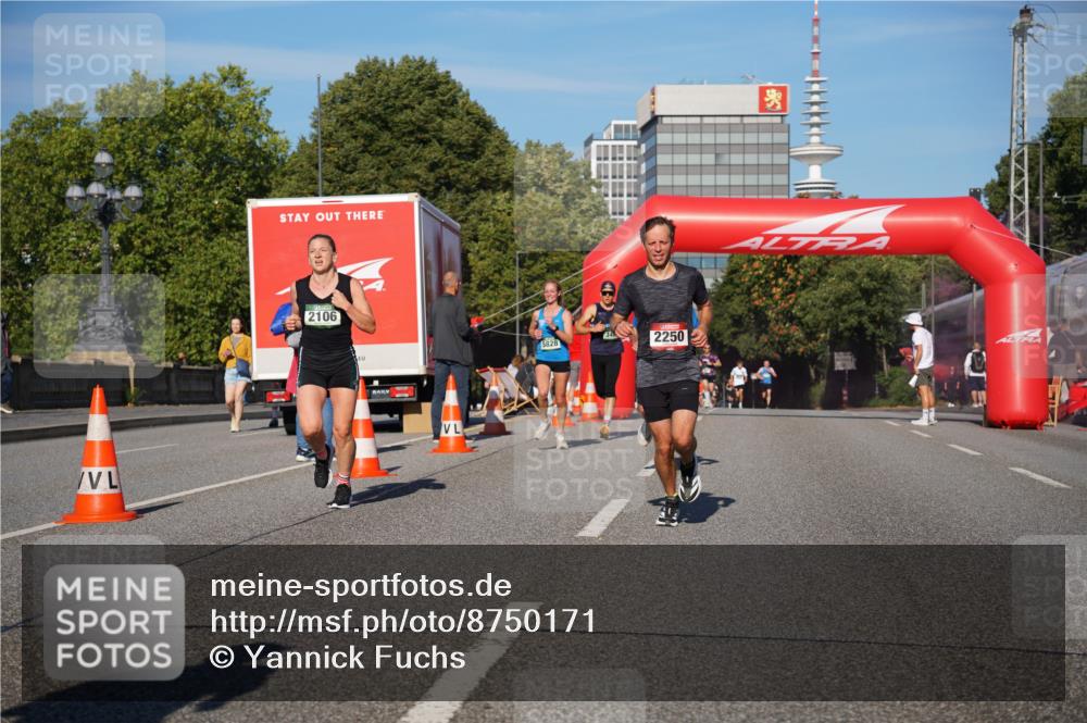 07.09.2025 - BARMER Alsterlauf Yannick Fuchs http://msf.ph/oto/8750171 07.09.2025 09:34:42 Laufen 2106, 5828, 2250 meine-sportfotos.de