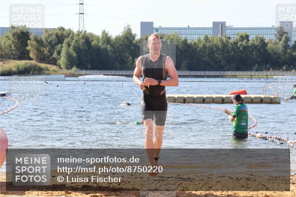 07.09.2025 - 19. Norderstedt Triathlon Luisa Fischer http://msf.ph/oto/8750220 07.09.2025 11:14:27 Schwimmen 154, 746 meine-sportfotos.de