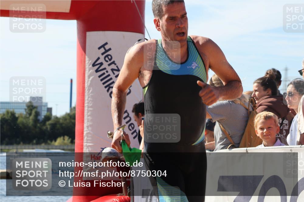 07.09.2025 - 19. Norderstedt Triathlon Luisa Fischer http://msf.ph/oto/8750304 07.09.2025 11:14:49 Schwimmen 1332 meine-sportfotos.de