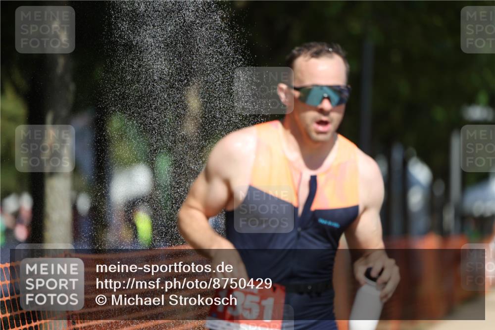 07.09.2025 - 19. Norderstedt Triathlon Michael Strokosch http://msf.ph/oto/8750429 07.09.2025 12:43:16 Laufen 818, 1294, 1351, 1379 meine-sportfotos.de