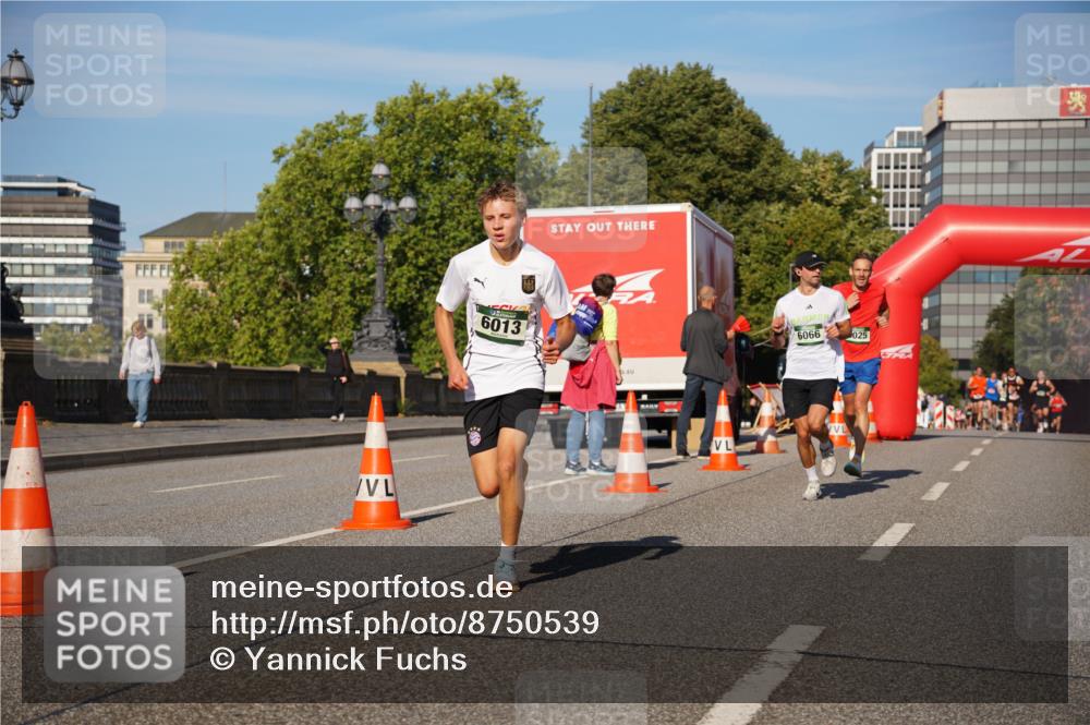 07.09.2025 - BARMER Alsterlauf Yannick Fuchs http://msf.ph/oto/8750539 07.09.2025 09:34:59 Laufen 6013, 6066, 025 meine-sportfotos.de