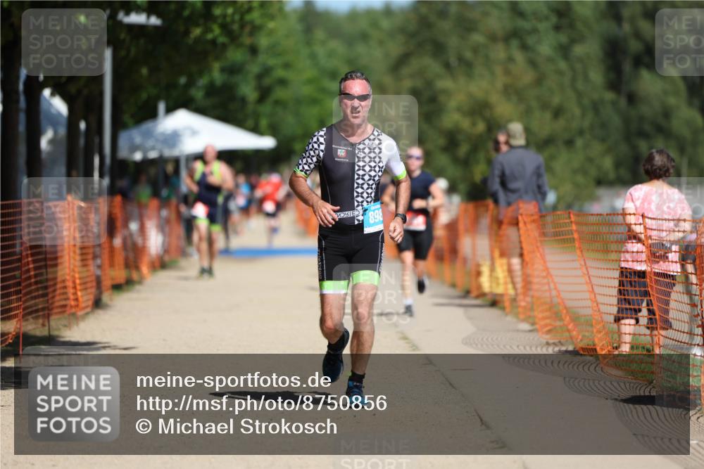 07.09.2025 - 19. Norderstedt Triathlon Michael Strokosch http://msf.ph/oto/8750856 07.09.2025 12:44:23 Laufen 898, 1361 meine-sportfotos.de