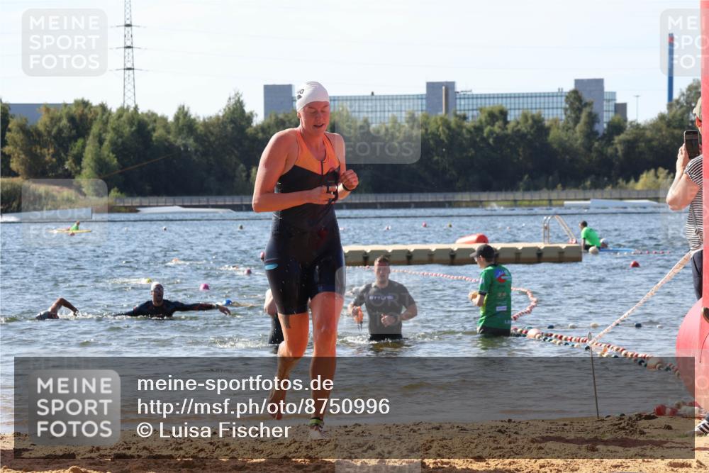 07.09.2025 - 19. Norderstedt Triathlon Luisa Fischer http://msf.ph/oto/8750996 07.09.2025 11:18:16 Schwimmen 1305, 1357 meine-sportfotos.de
