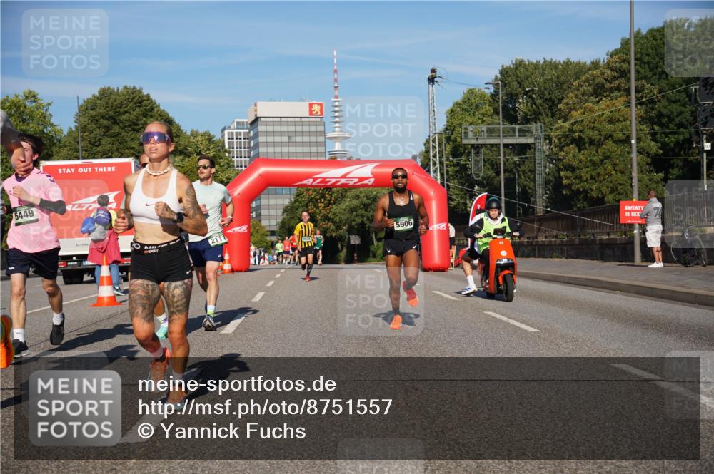 07.09.2025 - BARMER Alsterlauf Yannick Fuchs http://msf.ph/oto/8751557 07.09.2025 09:35:41 Laufen 5449, 2111, 5906 meine-sportfotos.de