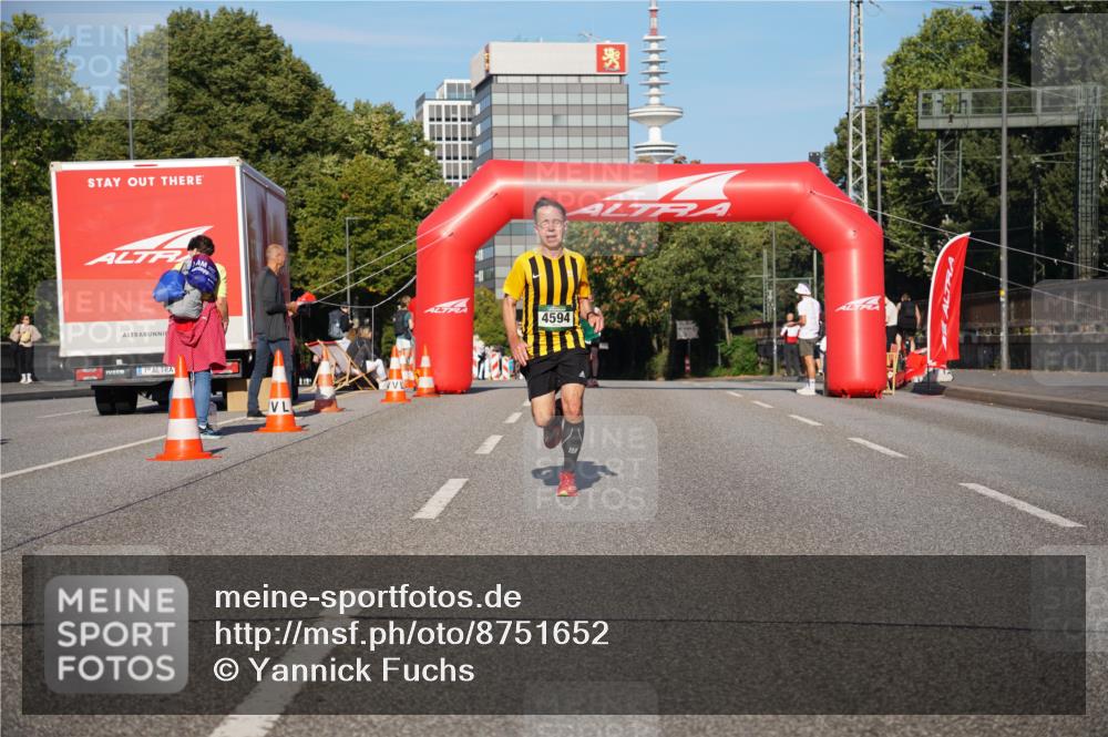 07.09.2025 - BARMER Alsterlauf Yannick Fuchs http://msf.ph/oto/8751652 07.09.2025 09:35:44 Laufen 4594 meine-sportfotos.de