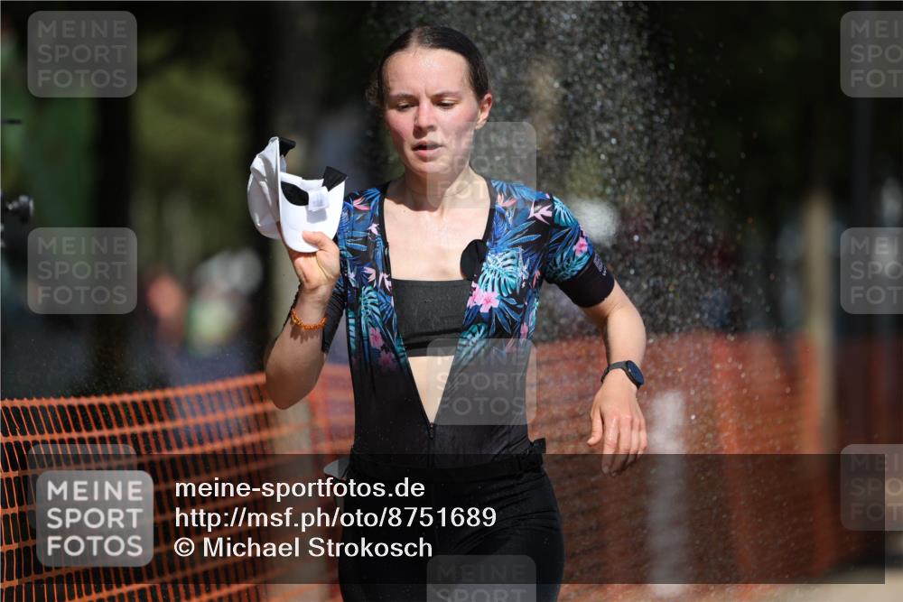 07.09.2025 - 19. Norderstedt Triathlon Michael Strokosch http://msf.ph/oto/8751689 07.09.2025 12:45:19 Laufen 1272, 1343 meine-sportfotos.de