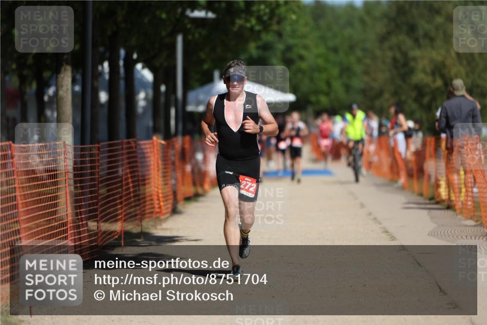 07.09.2025 - 19. Norderstedt Triathlon Michael Strokosch http://msf.ph/oto/8751704 07.09.2025 12:45:21 Laufen 1272, 1343 meine-sportfotos.de
