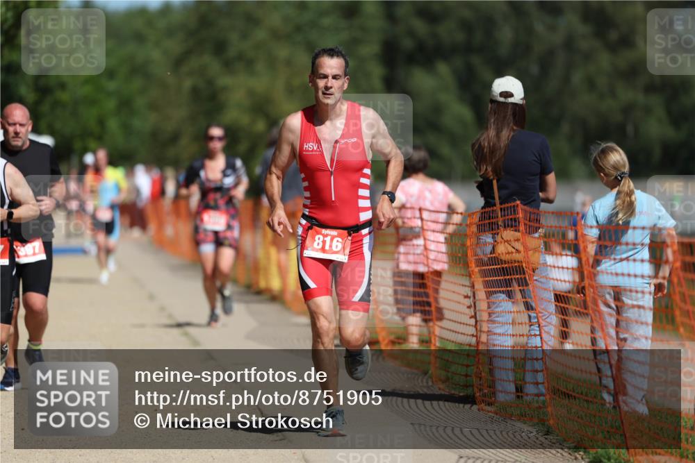 07.09.2025 - 19. Norderstedt Triathlon Michael Strokosch http://msf.ph/oto/8751905 07.09.2025 12:45:39 Laufen 184, 267, 816, 1386, 1397 meine-sportfotos.de