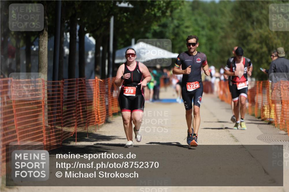 07.09.2025 - 19. Norderstedt Triathlon Michael Strokosch http://msf.ph/oto/8752370 07.09.2025 12:46:17 Laufen 278, 695, 1233 meine-sportfotos.de