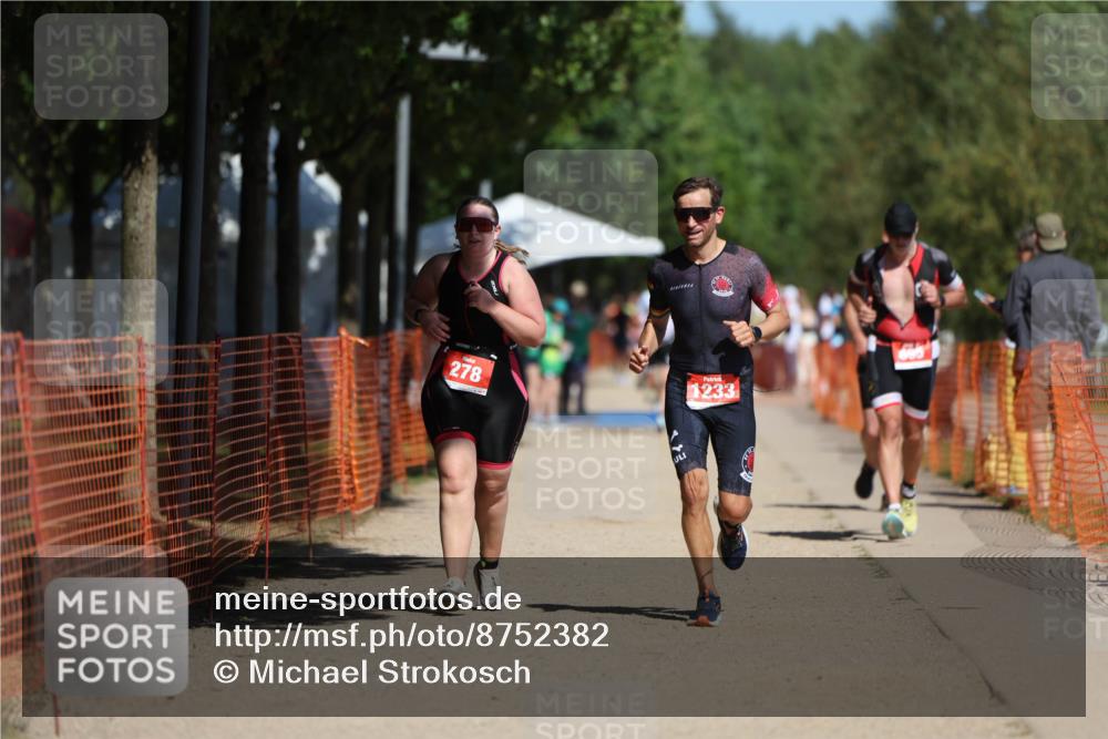 07.09.2025 - 19. Norderstedt Triathlon Michael Strokosch http://msf.ph/oto/8752382 07.09.2025 12:46:17 Laufen 278, 695, 1233 meine-sportfotos.de