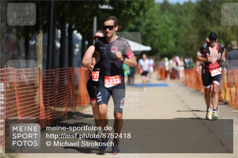 07.09.2025 - 19. Norderstedt Triathlon Michael Strokosch http://msf.ph/oto/8752418 07.09.2025 12:46:19 Laufen 278, 695, 728, 1233 meine-sportfotos.de