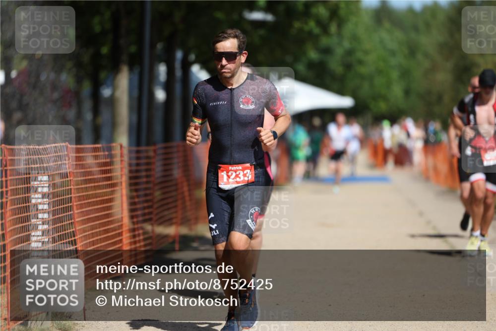 07.09.2025 - 19. Norderstedt Triathlon Michael Strokosch http://msf.ph/oto/8752425 07.09.2025 12:46:19 Laufen 278, 695, 728, 1233 meine-sportfotos.de