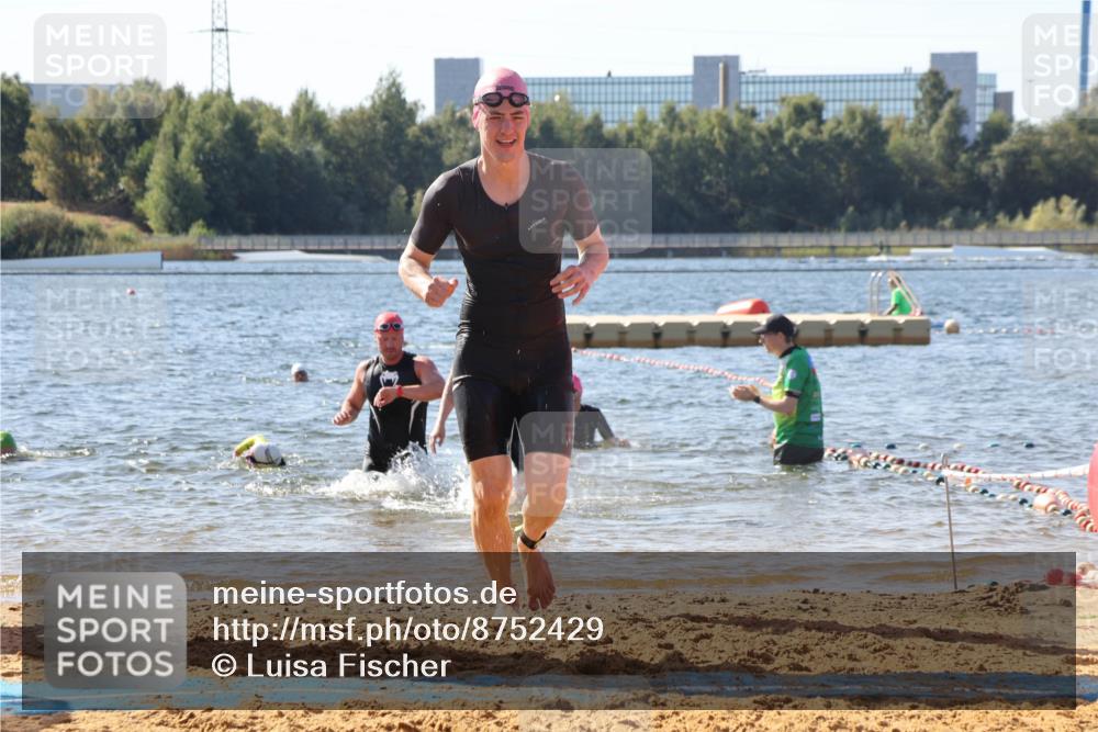 07.09.2025 - 19. Norderstedt Triathlon Luisa Fischer http://msf.ph/oto/8752429 07.09.2025 11:23:03 Schwimmen 857, 859 meine-sportfotos.de