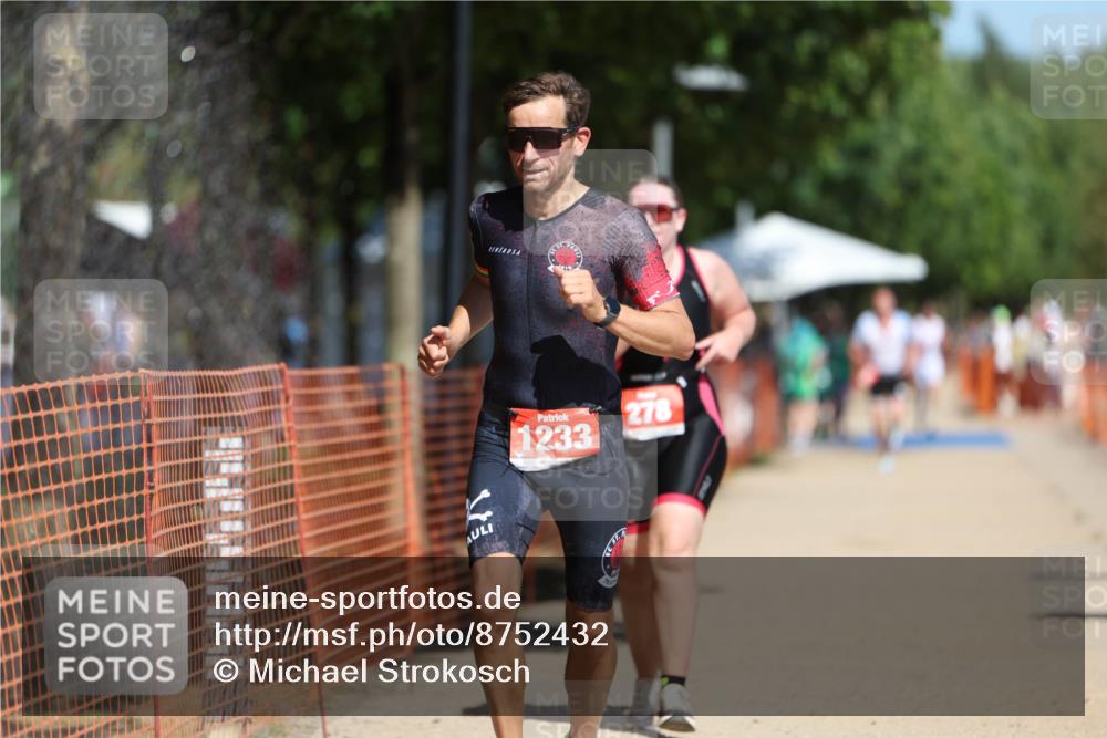 07.09.2025 - 19. Norderstedt Triathlon Michael Strokosch http://msf.ph/oto/8752432 07.09.2025 12:46:20 Laufen 278, 695, 728, 1233 meine-sportfotos.de