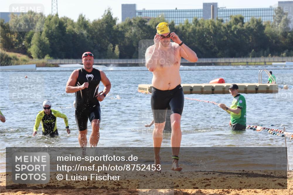 07.09.2025 - 19. Norderstedt Triathlon Luisa Fischer http://msf.ph/oto/8752453 07.09.2025 11:23:06 Schwimmen 703, 857, 859 meine-sportfotos.de