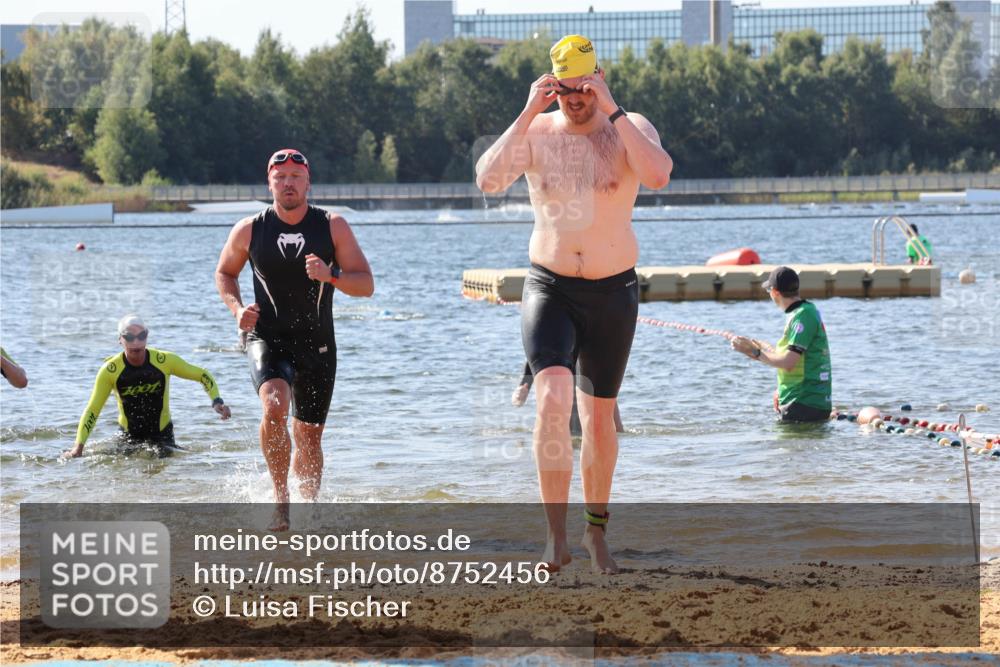 07.09.2025 - 19. Norderstedt Triathlon Luisa Fischer http://msf.ph/oto/8752456 07.09.2025 11:23:07 Schwimmen 703, 857, 859 meine-sportfotos.de