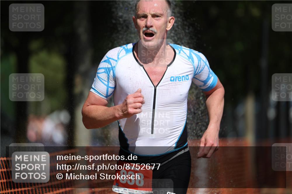 07.09.2025 - 19. Norderstedt Triathlon Michael Strokosch http://msf.ph/oto/8752677 07.09.2025 12:46:34 Laufen 697, 838 meine-sportfotos.de
