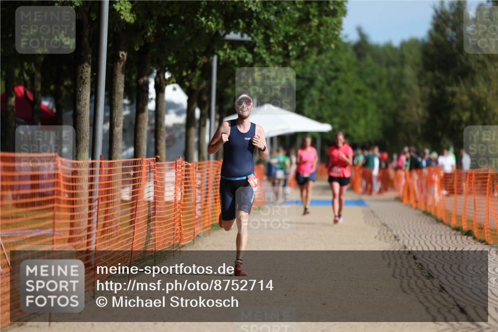07.09.2025 - 19. Norderstedt Triathlon Michael Strokosch http://msf.ph/oto/8752714 07.09.2025 10:36:57 Laufen 1149 meine-sportfotos.de