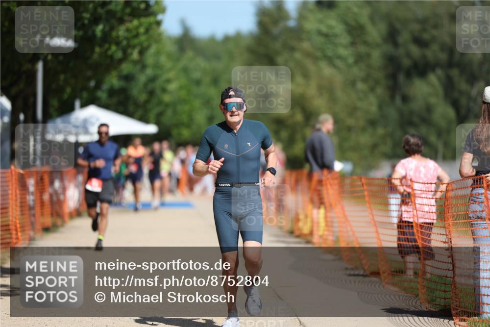 07.09.2025 - 19. Norderstedt Triathlon Michael Strokosch http://msf.ph/oto/8752804 07.09.2025 12:46:43 Laufen 251, 697, 788 meine-sportfotos.de