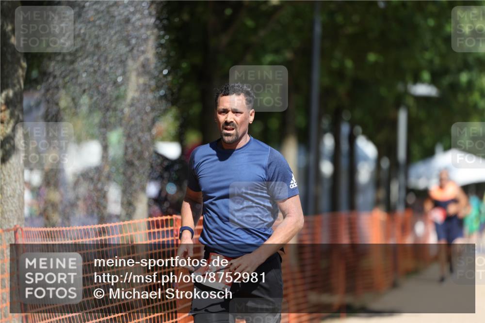 07.09.2025 - 19. Norderstedt Triathlon Michael Strokosch http://msf.ph/oto/8752981 07.09.2025 12:46:50 Laufen 251 meine-sportfotos.de