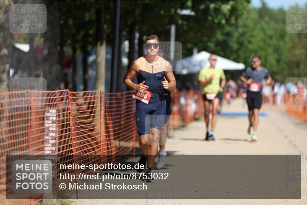 07.09.2025 - 19. Norderstedt Triathlon Michael Strokosch http://msf.ph/oto/8753032 07.09.2025 12:46:57 Laufen 696, 776, 1213 meine-sportfotos.de