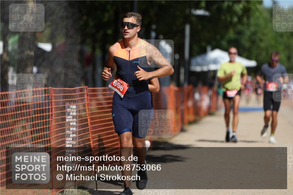 07.09.2025 - 19. Norderstedt Triathlon Michael Strokosch http://msf.ph/oto/8753066 07.09.2025 12:46:59 Laufen 696, 776, 1213, 1247 meine-sportfotos.de