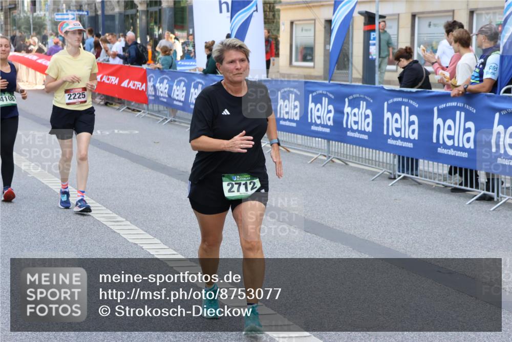 07.09.2025 - BARMER Alsterlauf Strokosch-Dieckow http://msf.ph/oto/8753077 07.09.2025 10:14:44 Ziel 2158, 2651, 3132, 3133, 3722, 3736, 3771, 3904, 4020, 4021, 4177, 4520, 4556, 4607, 4608, 4878, 4879, 5134, 5270, 5271, 5280, 5281, 5291, 5631, 6345, 8413 meine-sportfotos.de