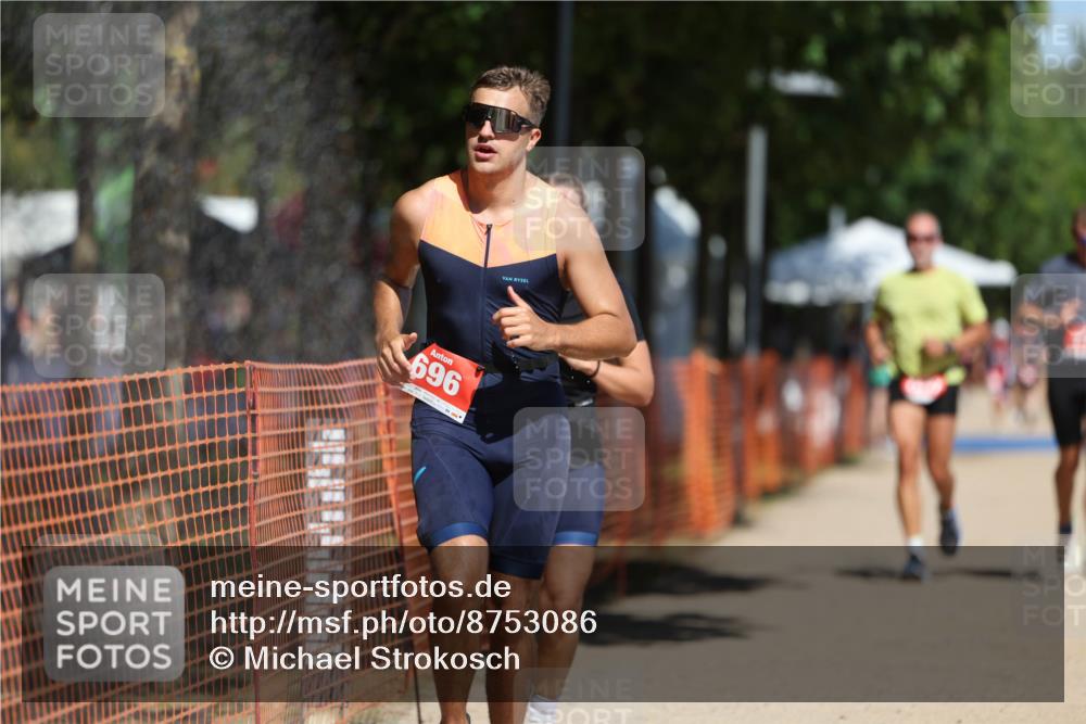 07.09.2025 - 19. Norderstedt Triathlon Michael Strokosch http://msf.ph/oto/8753086 07.09.2025 12:46:59 Laufen 696, 776, 1213, 1247 meine-sportfotos.de