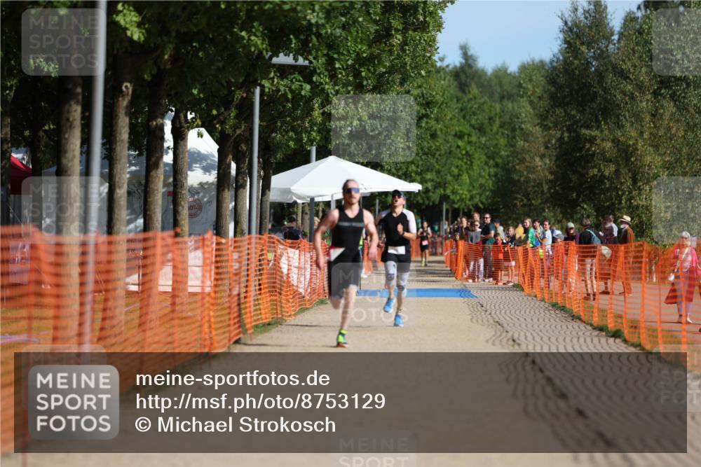 07.09.2025 - 19. Norderstedt Triathlon Michael Strokosch http://msf.ph/oto/8753129 07.09.2025 10:38:20 Laufen 1138 meine-sportfotos.de